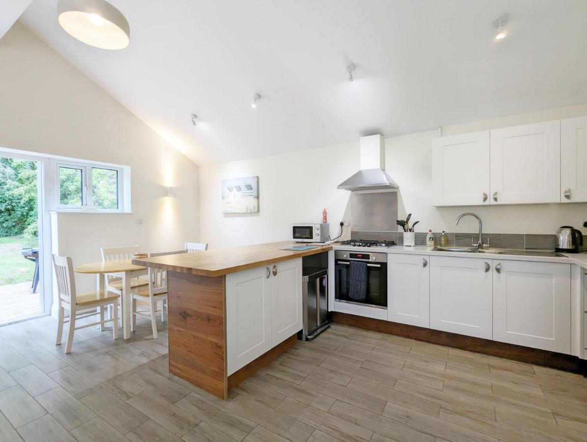 Millside, Bosham Villa Bagian luar foto