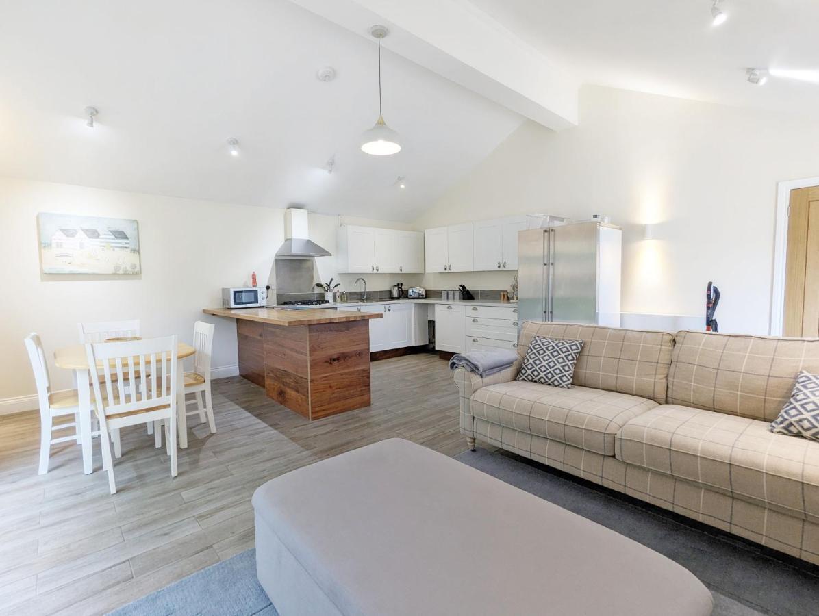 Millside, Bosham Villa Bagian luar foto