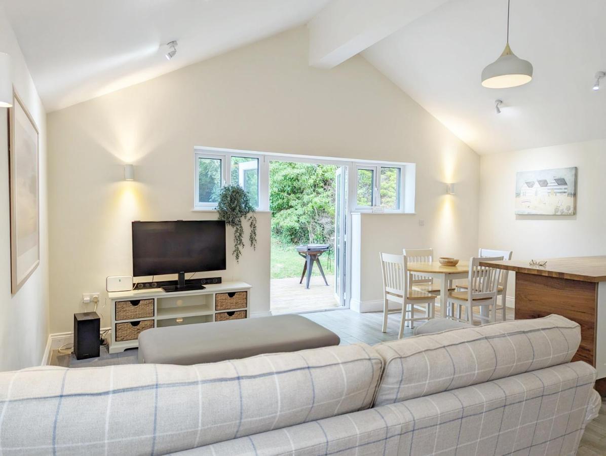 Millside, Bosham Villa Bagian luar foto