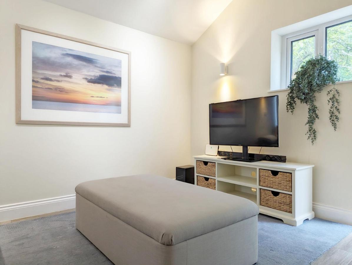 Millside, Bosham Villa Bagian luar foto