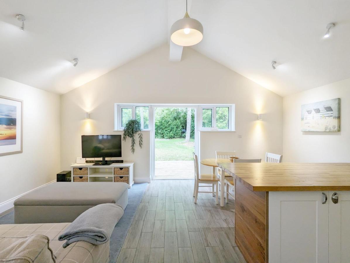Millside, Bosham Villa Bagian luar foto
