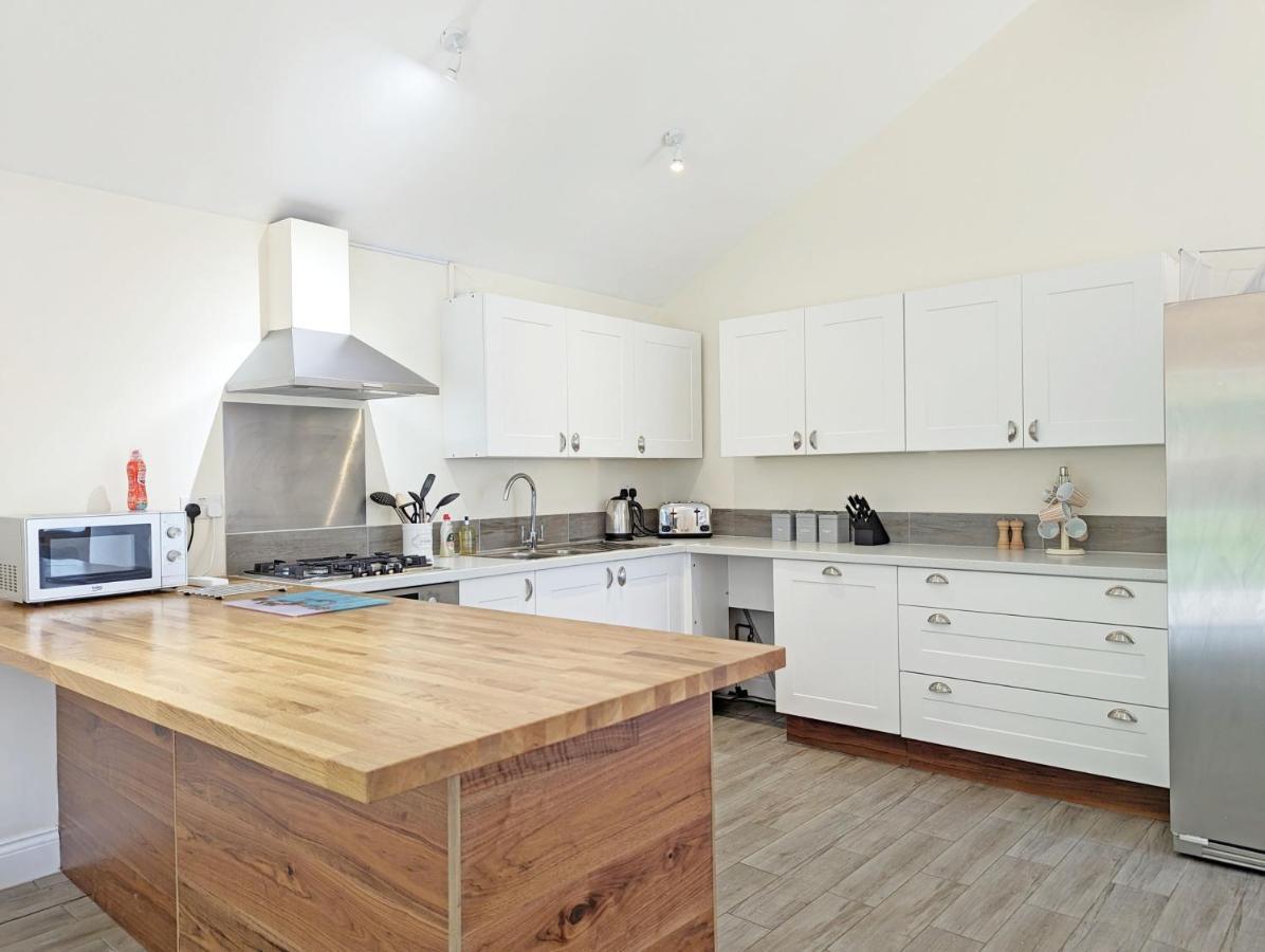 Millside, Bosham Villa Bagian luar foto
