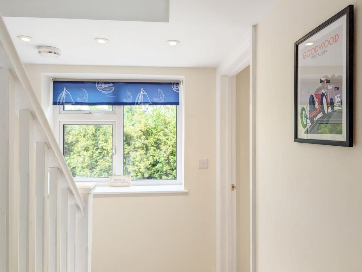 Millside, Bosham Villa Bagian luar foto