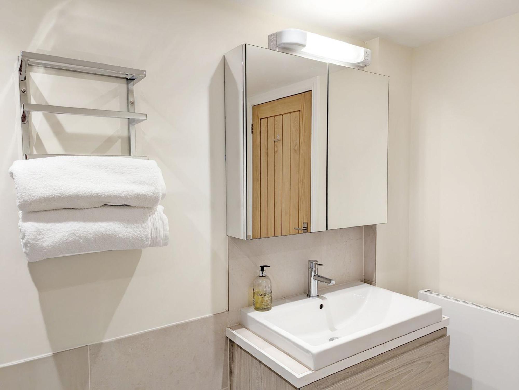 Millside, Bosham Villa Bagian luar foto